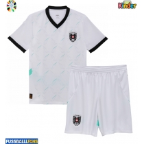 Österreich Auswärts Trikotsatz Kinder EM 2024 Kurzarm (+ Kurze Hosen)